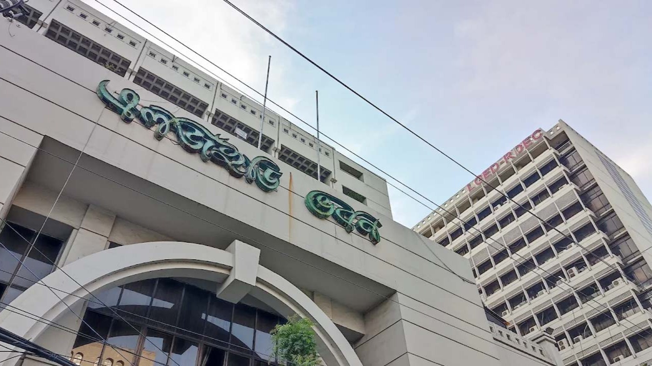 হঠাৎ এলজিইডিতে প্রতিমন্ত্রী :: ৯টা বাজতেই বন্ধ করলেন গেট